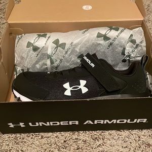 Boys Under Armour tennis shoes